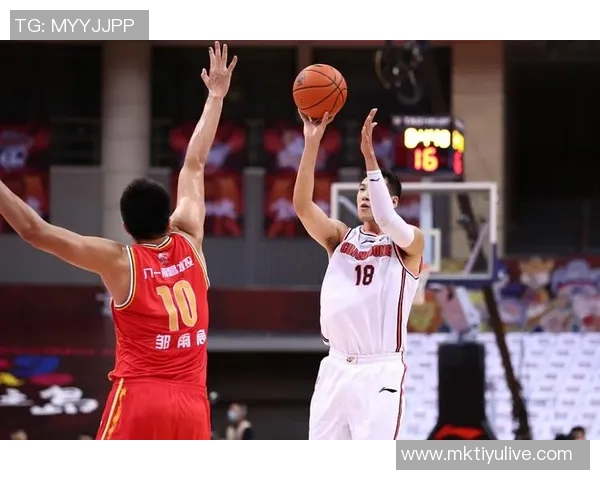 夏普表现出色砍下22分3板2助2断末节追分未果遗憾落败